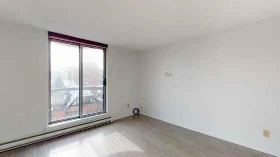 1 room apartment of 102 m² in Ottawa