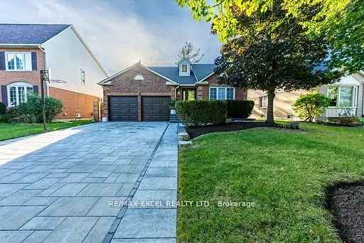 House For Sale in Newmarket, Ontario