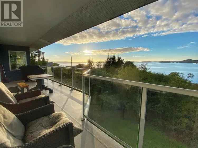 4 Bedroom 4 Bath Home with Harbour Views and Privacy