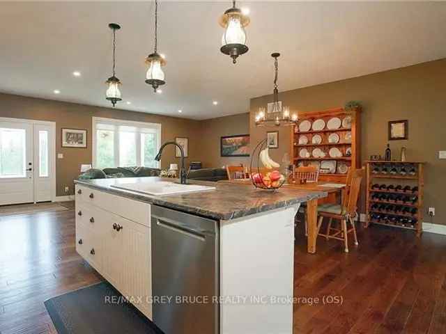 House For Sale in Meaford, Ontario