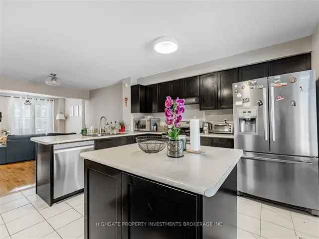 Bright 3 Bed 3 Bath Home in ScarboroughMarkham