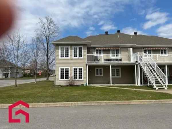 8-Room Corner Condo For Sale Lanaudiere