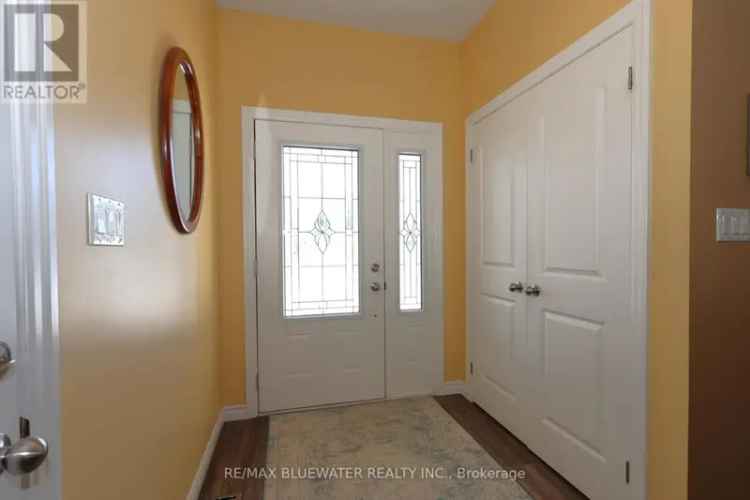 1260 sq ft Bungalow in Thedford with Finished Basement