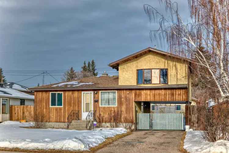 House For Sale in Calgary, Alberta