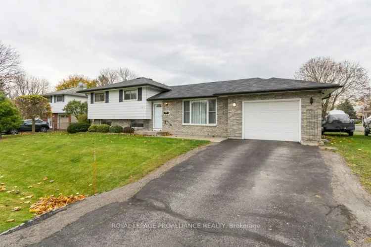 House For Sale in Greater Napanee, Ontario