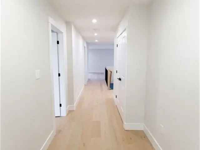 House For Sale in Richmond Hill, Ontario