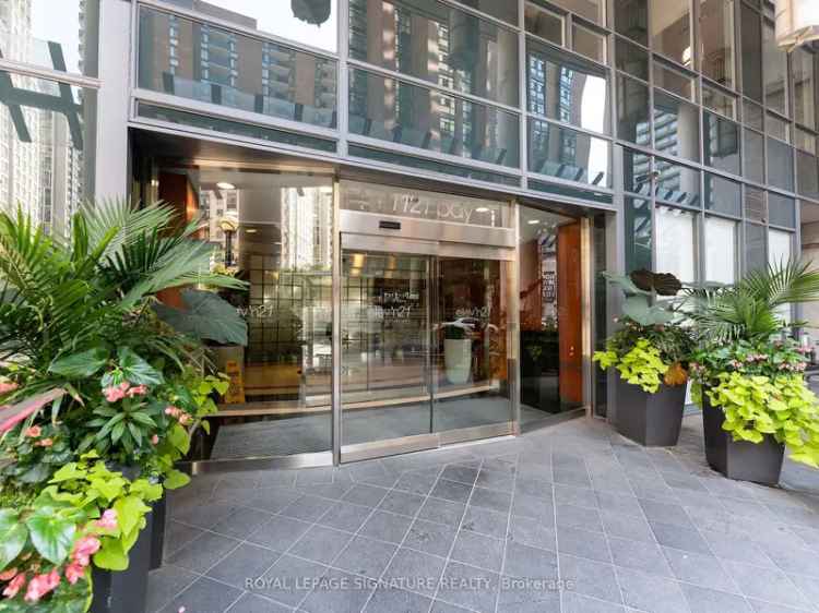 Luxury 1+Den Condo in Yorkville, Downtown Toronto