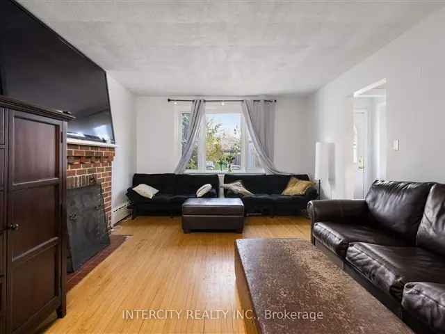 House For Sale in Kingston, Ontario