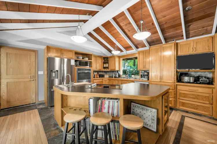 Bayridge House for Sale in West Vancouver