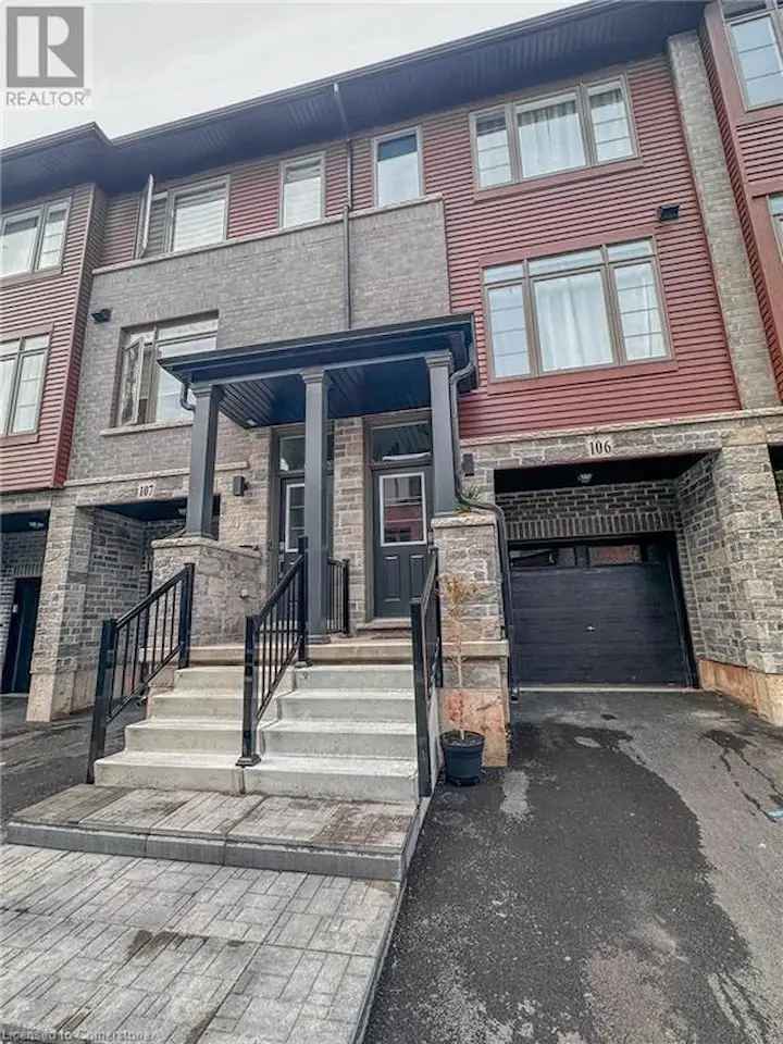 Stunning 3-Bedroom Townhouse Near Lake - Family Friendly