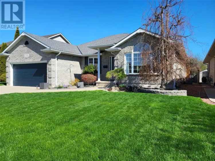 4-Bedroom 3-Bathroom Brick Bungalow in Blackwell Glen Sarnia