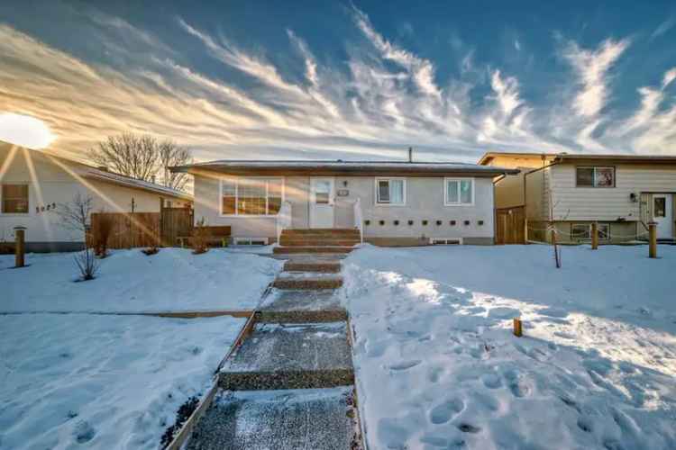 House For Sale in Calgary, Alberta