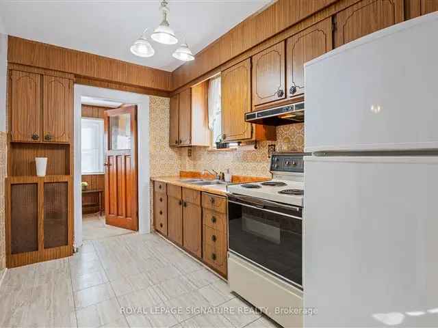 House For Sale in Toronto, Ontario