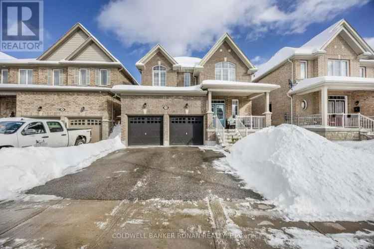 2 Story Home in Tottenham Mill Street Village - Family Friendly