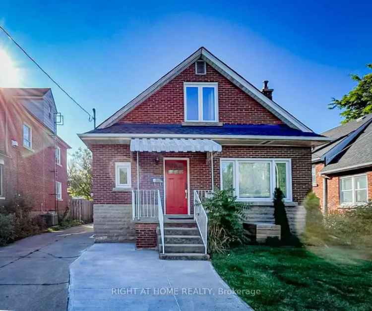 House For Sale in Hamilton, Ontario