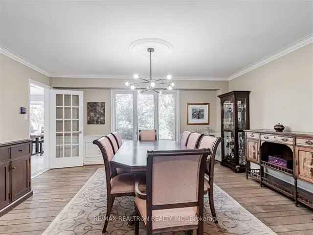 Luxury Family Home in Old Thornhill - 4 2 Beds 5 Baths Pool