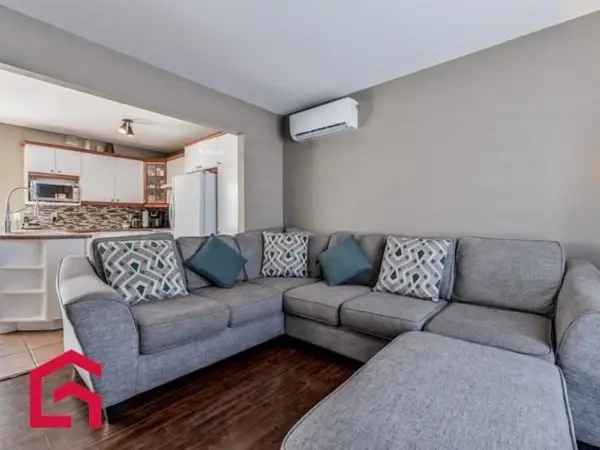 Two Storey House for Sale Montérégie 2 Beds 20ft Garage