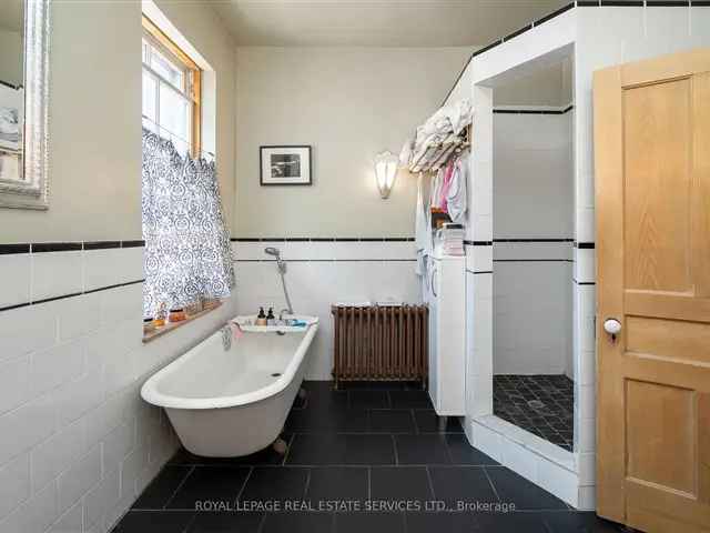 House For Sale in Toronto, Ontario