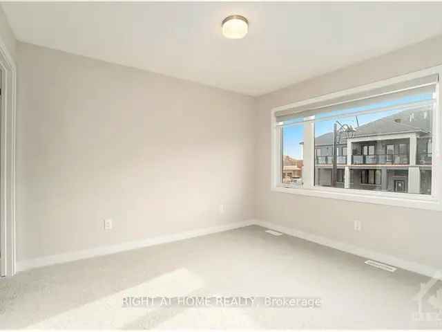 3 Bed 2.5 Bath Townhome in Barrhaven - Brand New Appliances