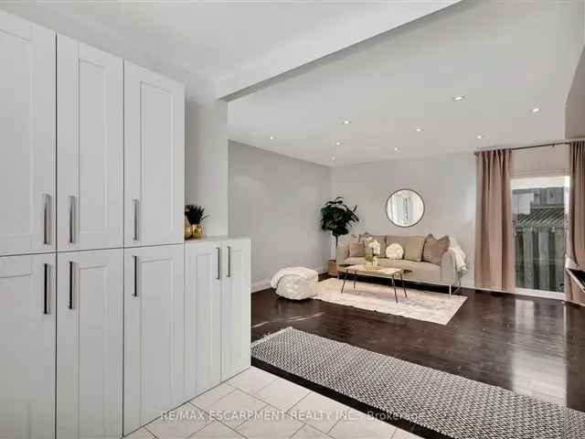 House For Sale in Mississauga, Ontario