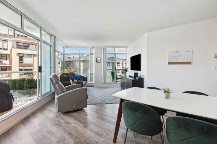 Lower Lonsdale Condo for Sale: 1-Bed, Mountain Views, Great Amenities