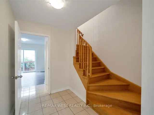 4 Bedroom Semi-Detached Home In Scarborough Village