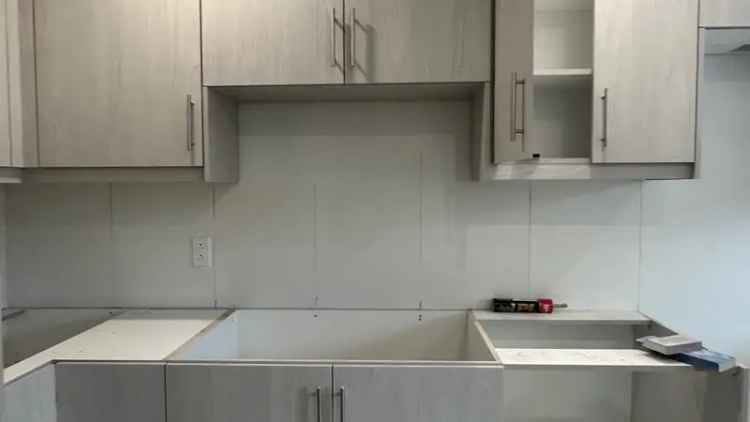 Apartment For Rent in 2975, Avenue Barclay, Montreal, Quebec