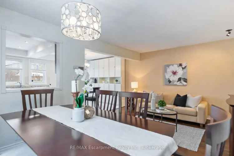 Mississauga End-Unit Townhouse: 3 Beds, Finished Basement, Private Backyard