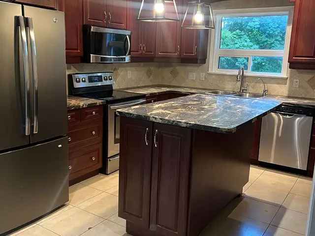 House For Sale in Barrie, Ontario