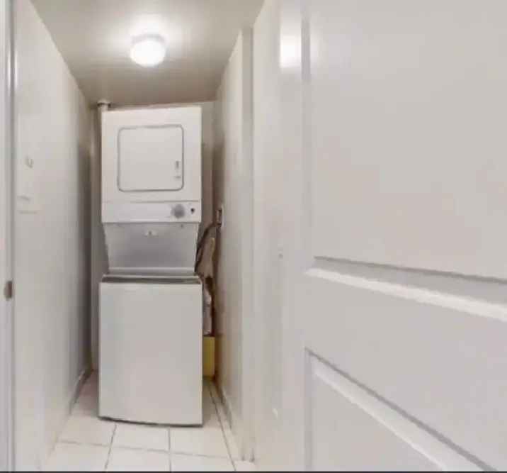 Private Room for Rent with Private Washroom-30 Meadowglen Pl.