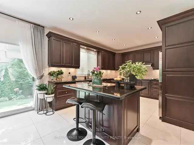 Luxury 4+2 Bedroom Home in Bayview Hunt Club