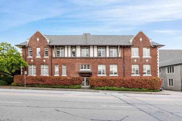 2 Bedroom Kitsilano Condo for Sale in Cedar Mews