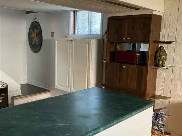 Furnished Basement Apartment in Stonegate-Queensway