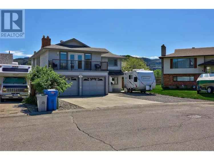 6 Bedroom 3 Bathroom Home with Potential Suite Double Garage