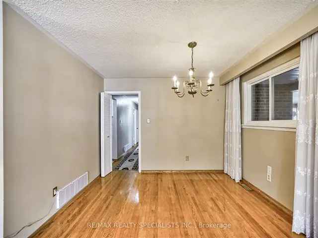 3 Bedroom Bungalow in Cooksville Family-Friendly Neighborhood