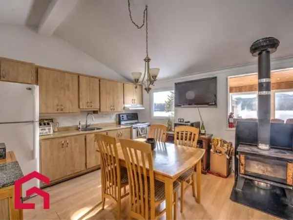 Lakefront Bungalow Laurentides Peaceful Nature Escape