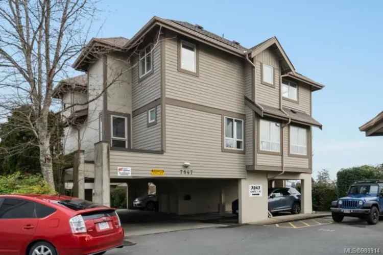 Townhouse for Sale in Saanichton with 4 Bedrooms and Gas Fireplace