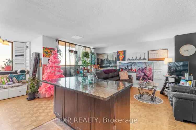 Condo For Sale in (Old) Ottawa, Ontario