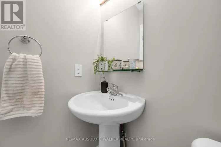 Modern Ottawa Townhome near Rideau Canal 2 Beds 35 Baths Private Garage