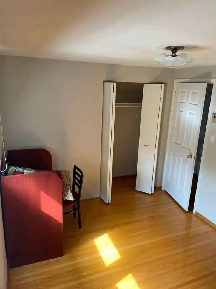 room for rent in 4 bedroom home