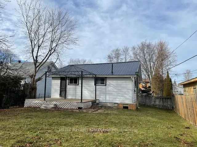 Cozy Lake Simcoe Bungalow Steps From Beach