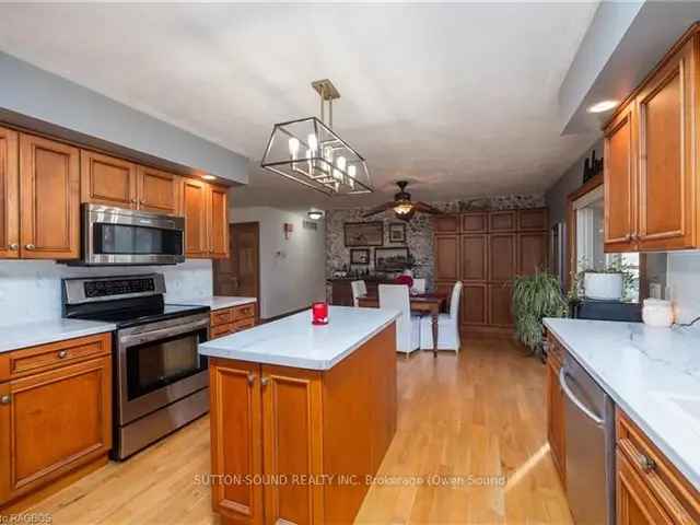 5-Bedroom Stone Bungalow Near Francis Lake