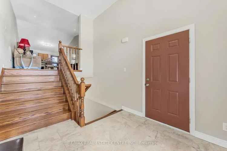 Spacious Semi-Detached Bungalow with In-Law Suite Near Crystal Beach