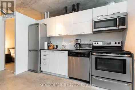 2 Bedroom 199m² Loft-Style Apartment in Queen West Toronto