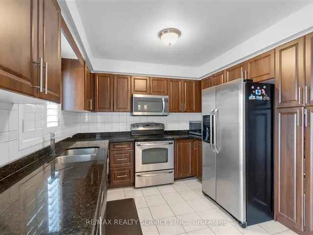 Spacious End Unit Townhome in Elite Vaughan