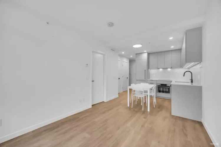 Surrey City Centre Condo 1 Bed 1 Bath near Surrey Central Station