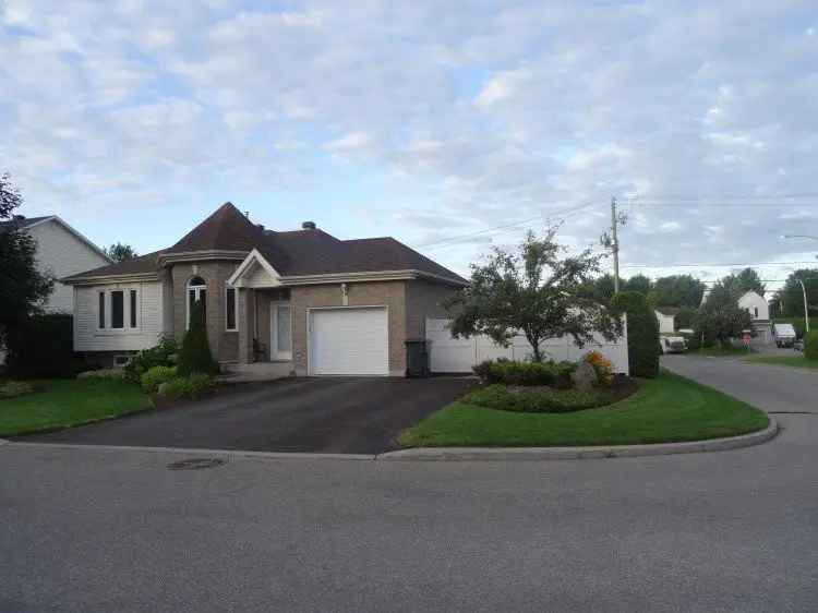 Bungalow for sale, 1, Rue Michel-Duclos, Blainville - Proprio Direct