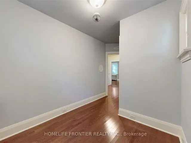 House For Sale in Toronto, Ontario