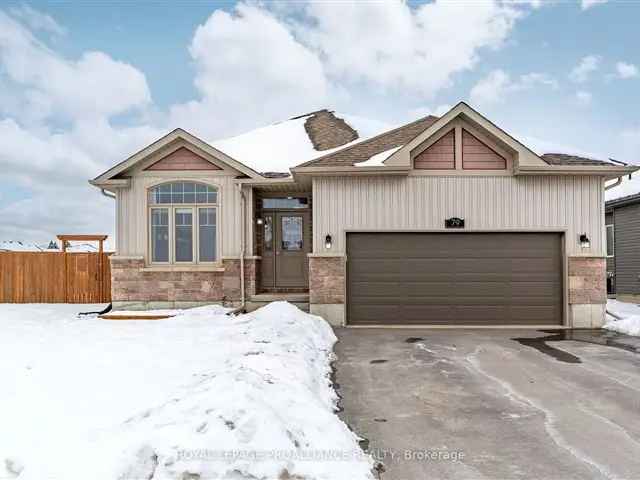 5-Bedroom Home with Pool and Hot Tub in Potters Creek