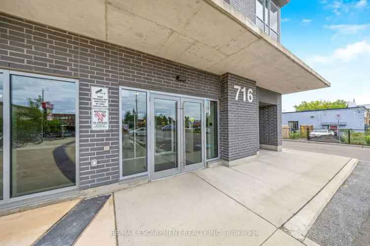 Luxury 1-Bedroom Condo with Escarpment Views